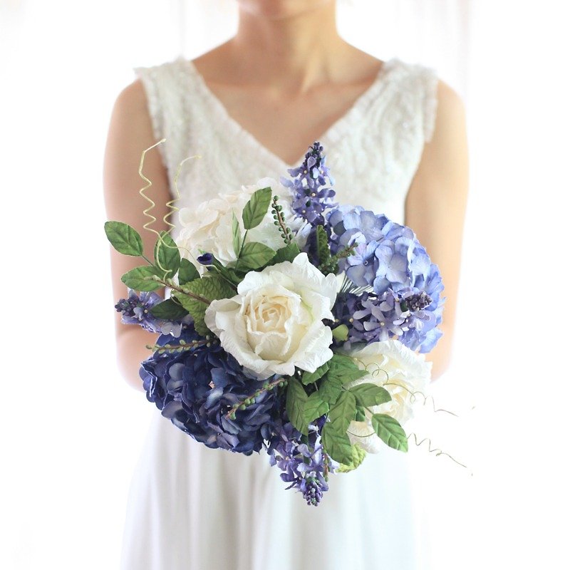 MB214 : Blue Paper Flower Bouquet Bridal Bouquet Wild Blue Size 10.5"x16" - 木工/竹艺/纸艺 - 纸 蓝色