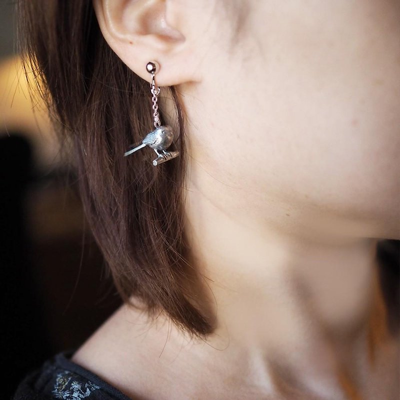 シマエナガのイヤリング 片耳 - 耳环/耳夹 - 其他金属 银色