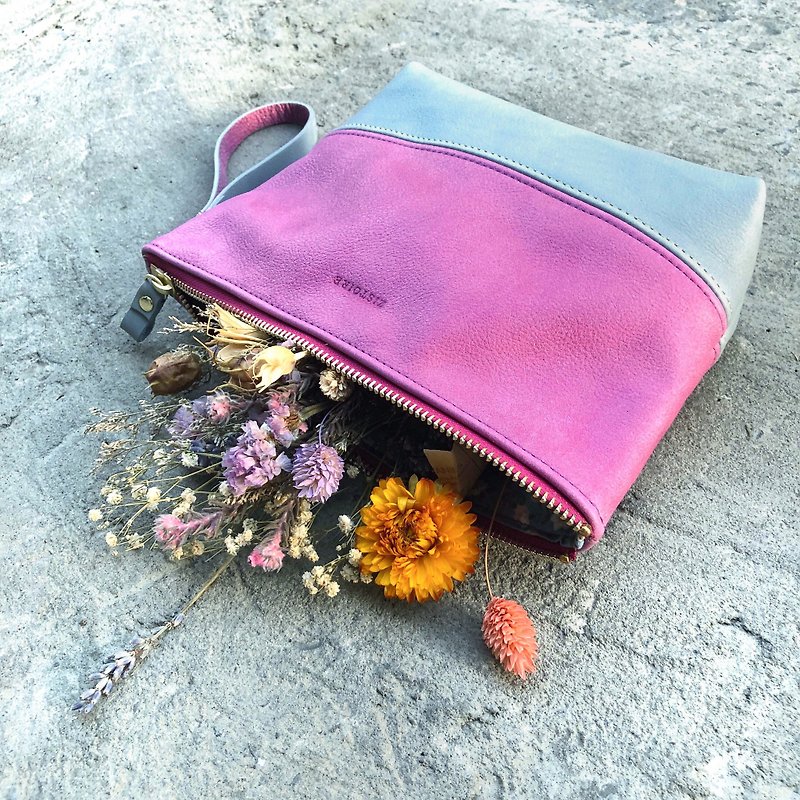 【BEAUTY BAG】化妆包 / 菖蒲色(融入淡紫的粉)+银灰色 - 手拿包 - 真皮 