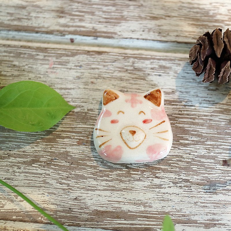 Rainbow cat brooch white-pink - 胸针 - 陶 