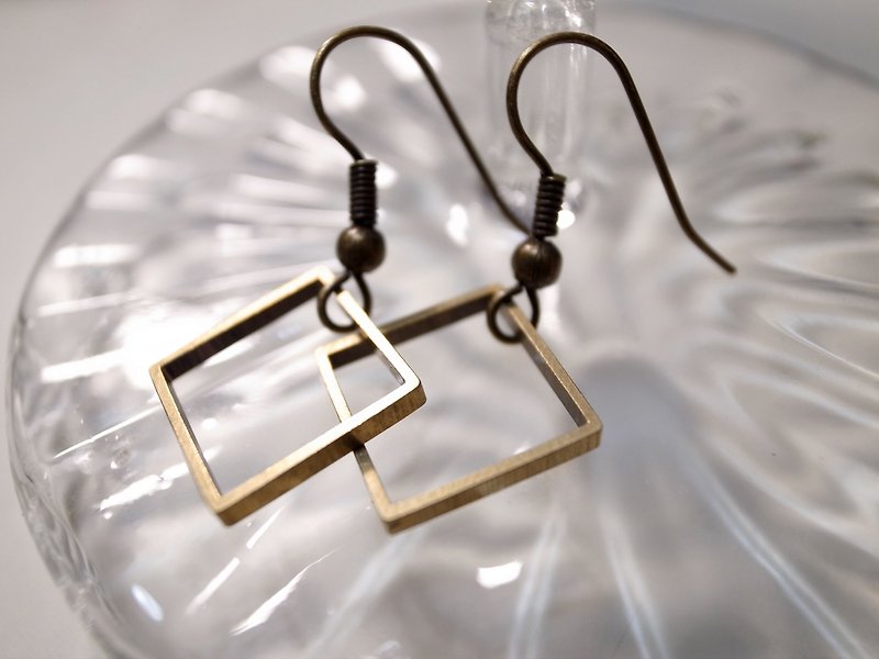 古铜色菱格耳环(针式) - 耳环/耳夹 - 其他金属 金色
