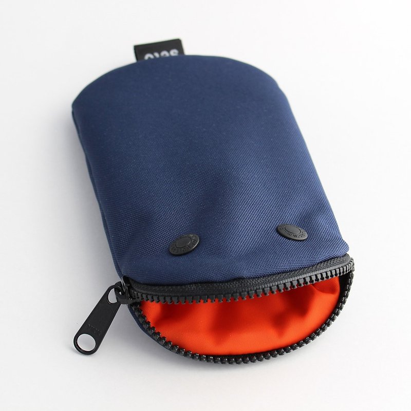 The creature iPhone case　Pencil case　Oval　Navy - 化妆包/杂物包 - 聚酯纤维 蓝色