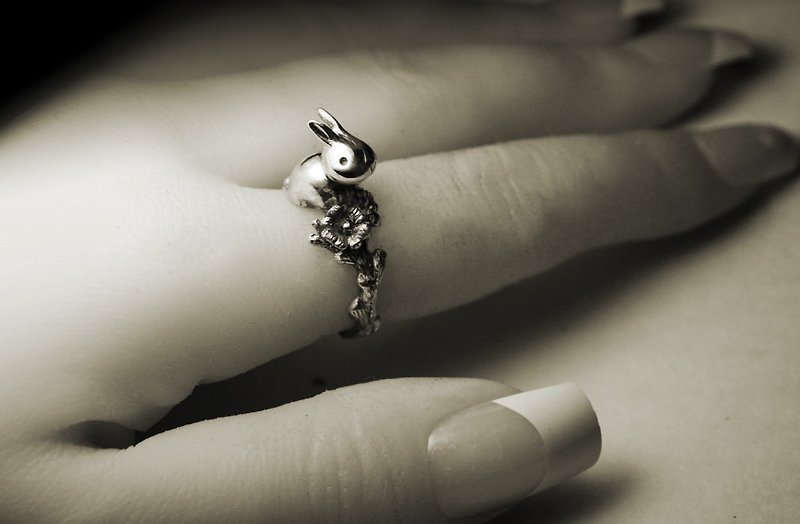 兔子花朵银戒指 - 戒指 - 其他金属 银色