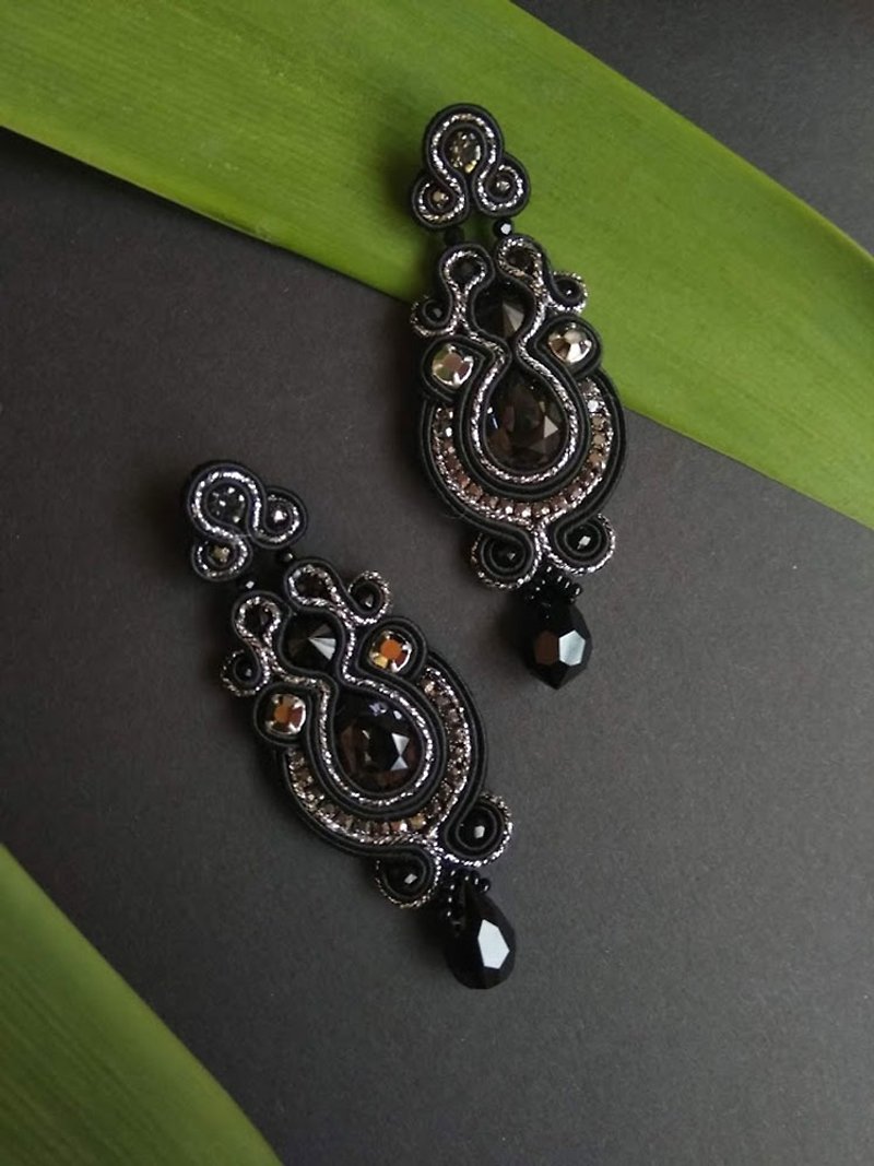 Earrings Long drop earrings with Swarovski stones in black color - 耳环/耳夹 - 其他材质 黑色