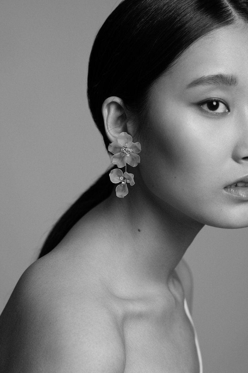 Jasmine Earrings 2 flowers-  施华洛世奇水晶耳环 gold/ silver - 耳环/耳夹 - 其他材质 金色