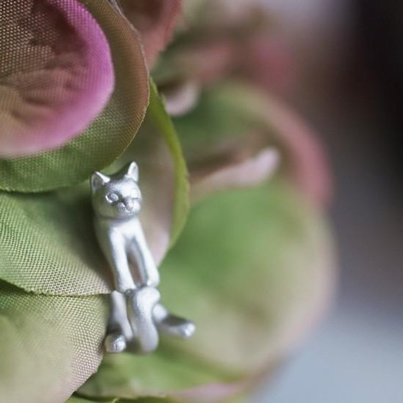 グリとラテュの猫イヤリング　グリ　シルバー　 片耳 - 耳环/耳夹 - 其他金属 银色