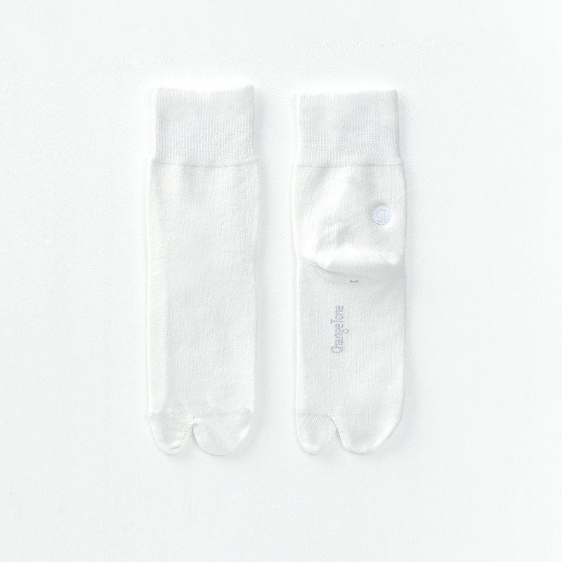LOGO刺绣分趾中筒袜/白(M、L)-MIT抗菌中筒袜 - 袜子 - 棉．麻 白色