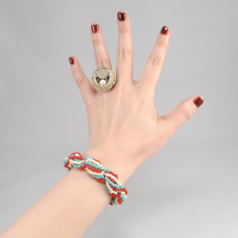 手環 beaded bracelet, twisted bracelet, spiral bracelet, statement bracelet 1 - 手链/手环 - 塑料 多色