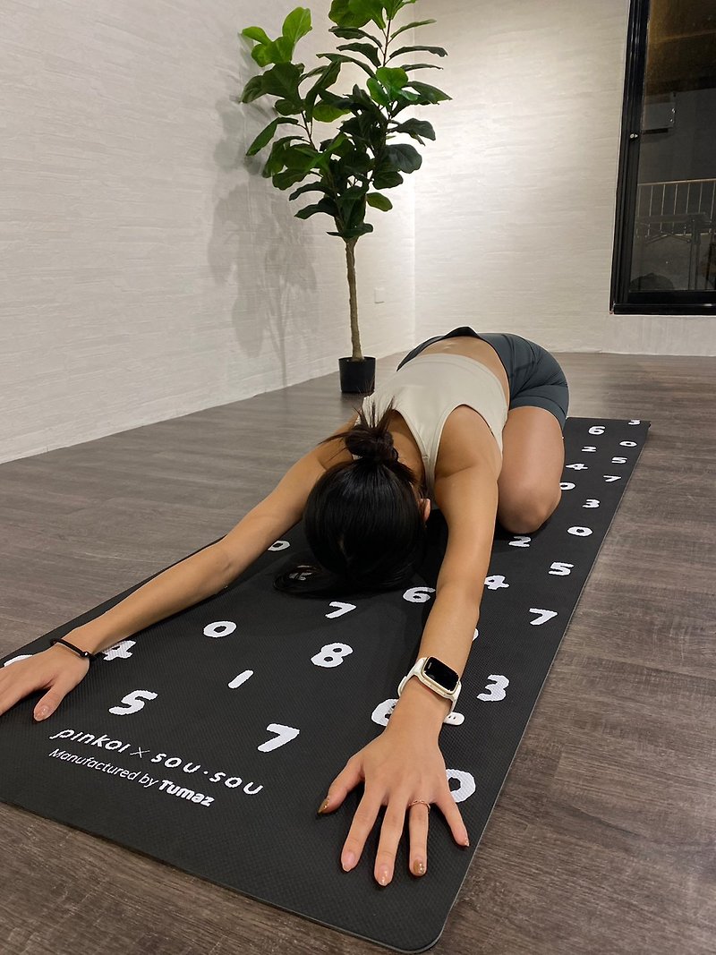 【Pinkoi x SOU・SOU】包邮 买瑜珈垫就送背带-黑色TPE瑜珈垫 - 瑜珈垫 - 橡胶 