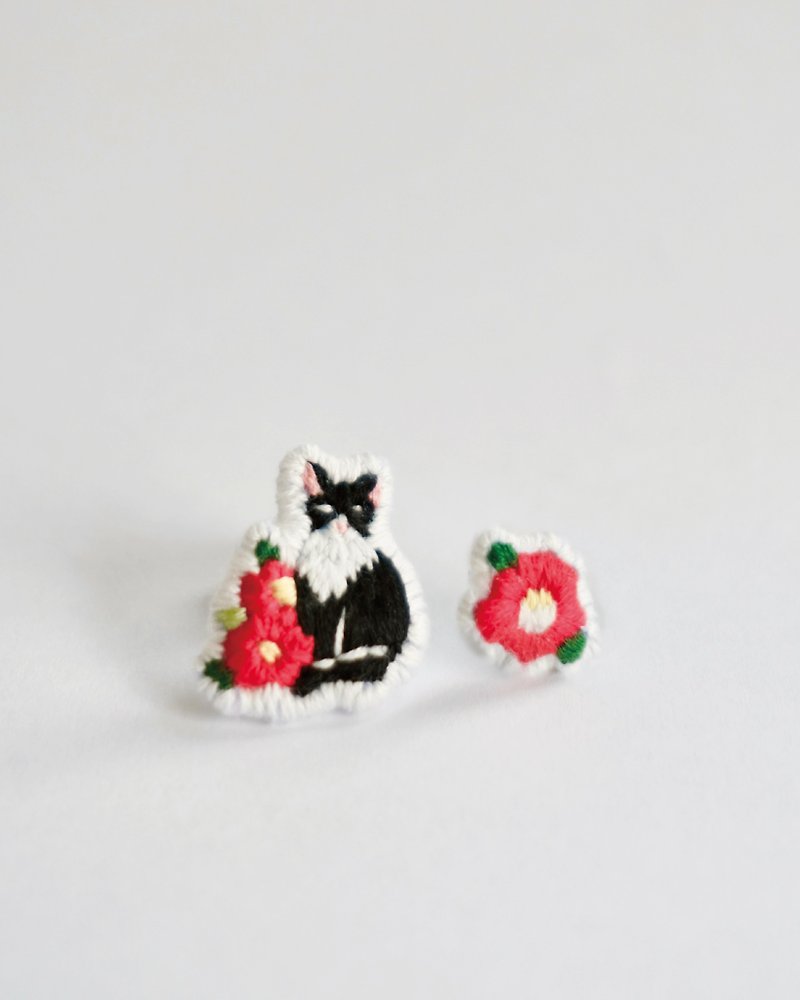 棉．麻 耳环/耳夹 红色 - 喜欢山茶花的猫 | 手工刺绣耳环