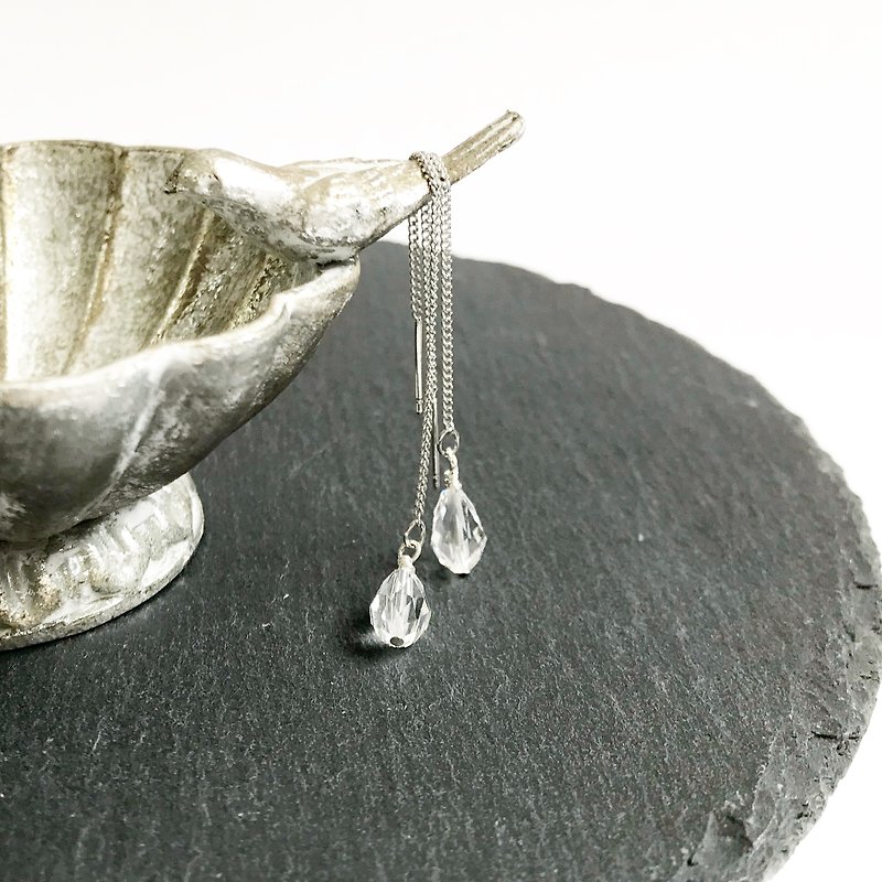 Silver threader earring with swarovski crystal - 耳环/耳夹 - 玻璃 透明