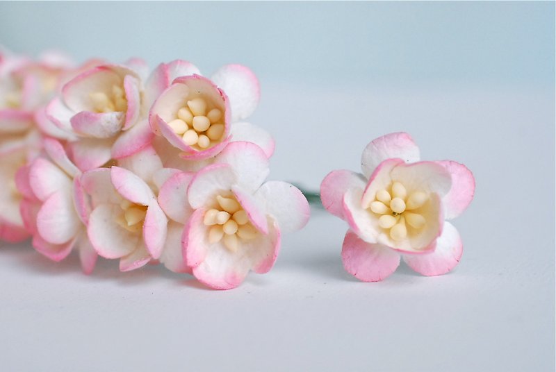 Paper flower, 50 pieces, size 2.5 cm., Sakura, pink brush soft of-white color. - 木工/竹艺/纸艺 - 纸 粉红色