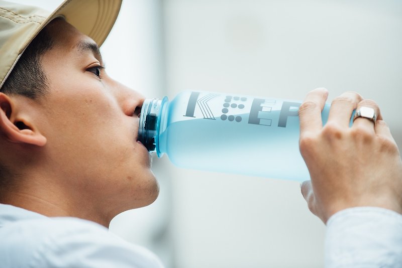 日本畅销商品设计 雾光质感 大容量 随身水瓶 Keep - 浅蓝 - 水壶/水瓶 - 塑料 蓝色