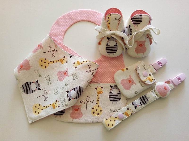 粉里布动物园弥月礼物 婴儿鞋+围兜+领巾+平安福袋+奶嘴夹 - 满月礼盒 - 棉．麻 粉红色