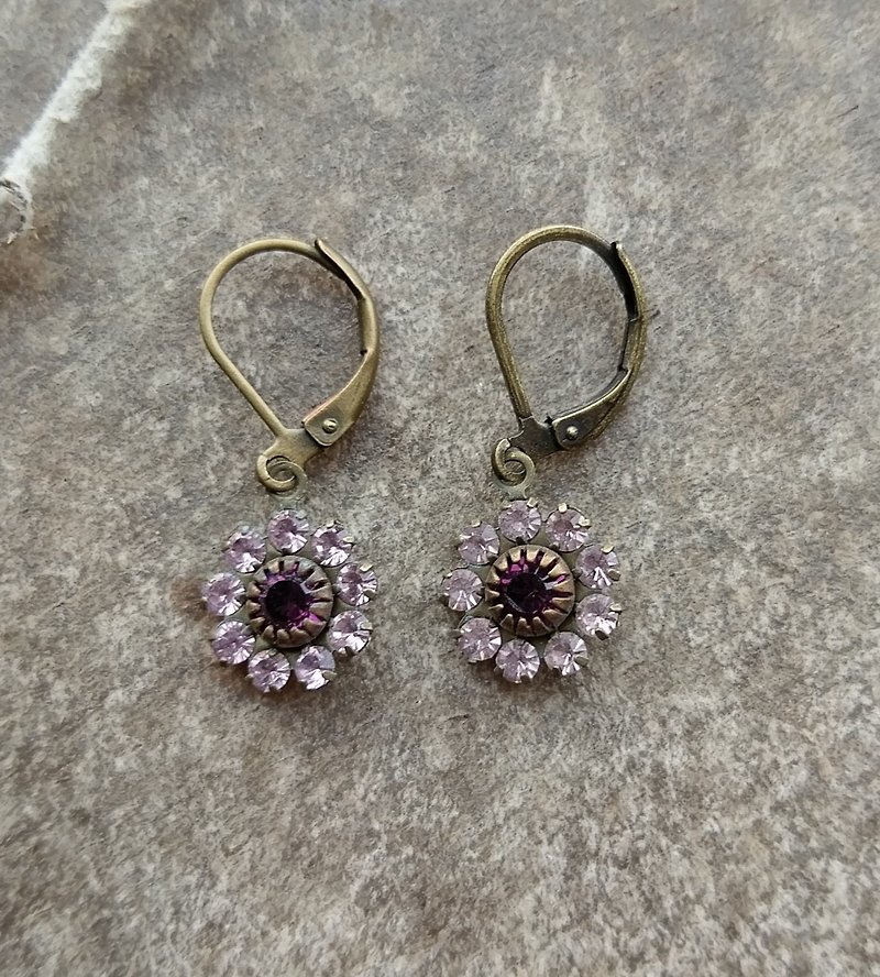 紫色古董玻璃花朵耳环 - 耳环/耳夹 - 其他金属 紫色
