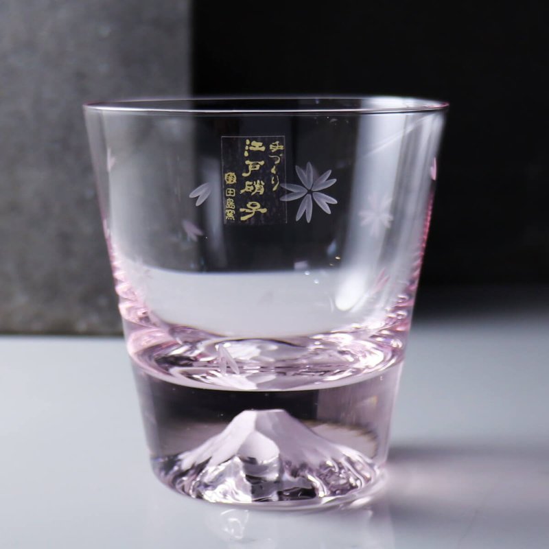 【日本江户硝子 X MSA手工雕刻】粉红樱花切子富士山杯 定制刻字 - 酒杯/酒器 - 玻璃 粉红色