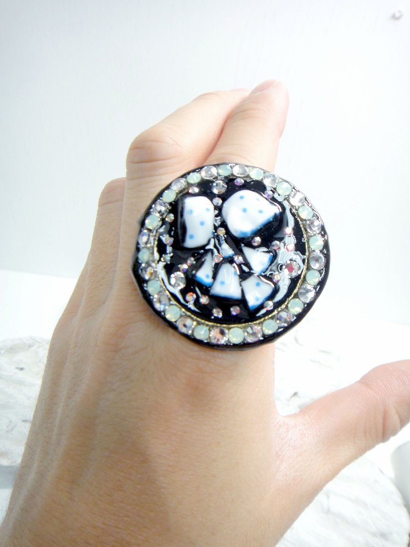 TIMBEE LO 碎陶瓷杯子水晶装饰戒指 - 戒指 - 塑料 黑色