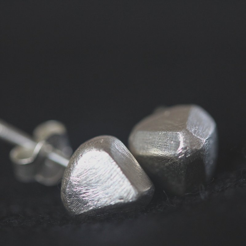 Handmade Stone shape stud earring in Thai silver (E0115) - 耳环/耳夹 - 银 银色