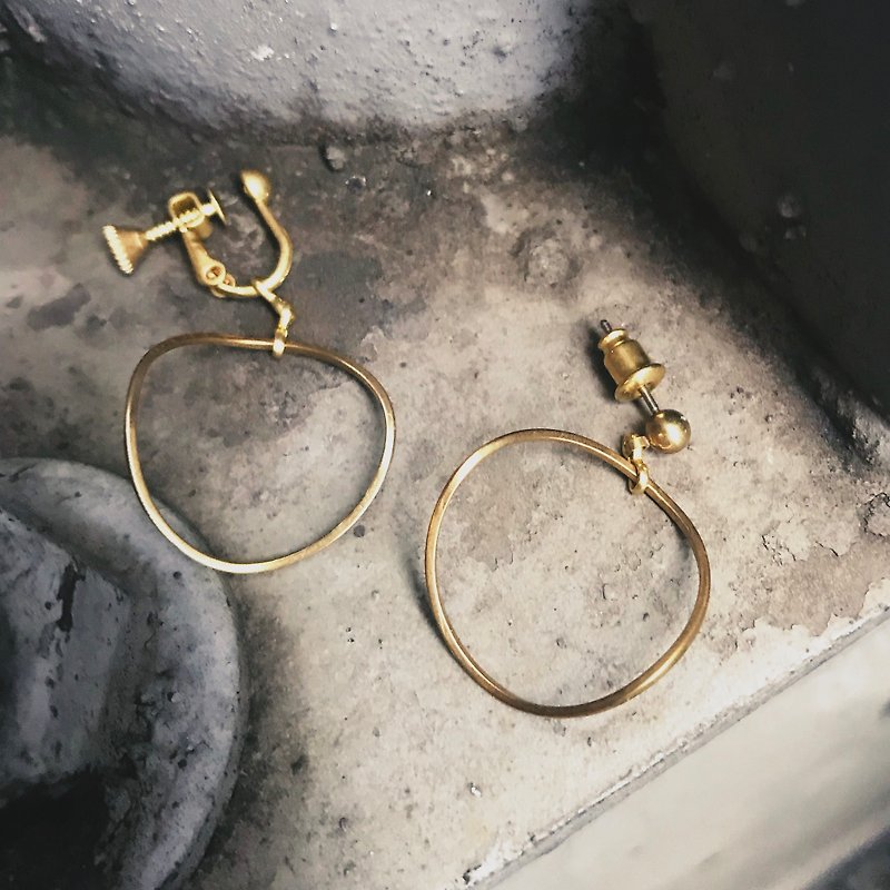 Sienna黄铜耳环(可选要夹式或耳针)*卖场为单只价钱 - 耳环/耳夹 - 铜/黄铜 金色