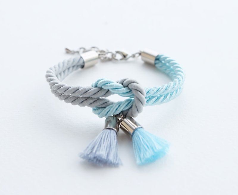 Matte ash / Icy blue knot bracelet with tassels - 手链/手环 - 聚酯纤维 蓝色