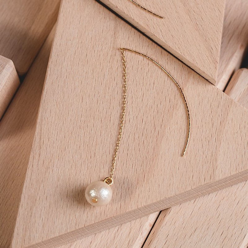 棉珍珠耳环 - Long earring pin - 耳环/耳夹 - 其他金属 金色