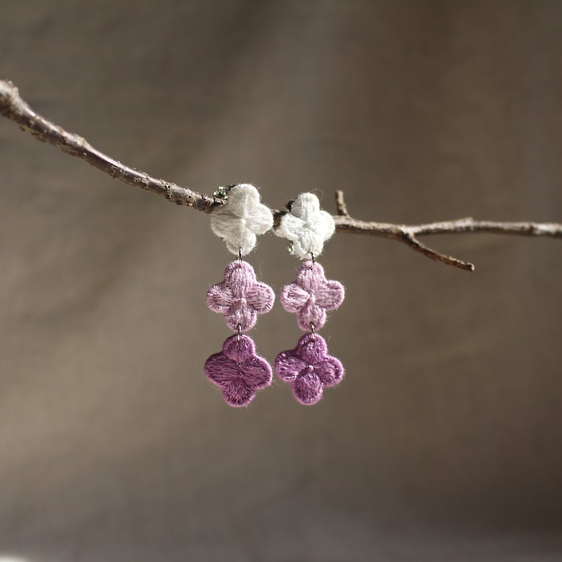 手工刺绣　紫色小花朵耳夹 - 耳环/耳夹 - 棉．麻 紫色