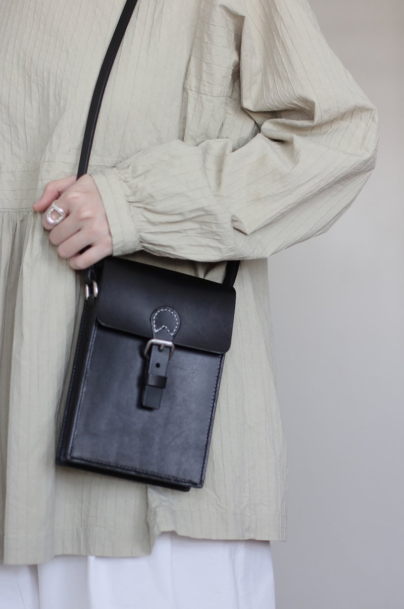 手工手缝黑色植鞣真皮经典翻盖背包手机包 - 手提包/手提袋 - 真皮 黑色