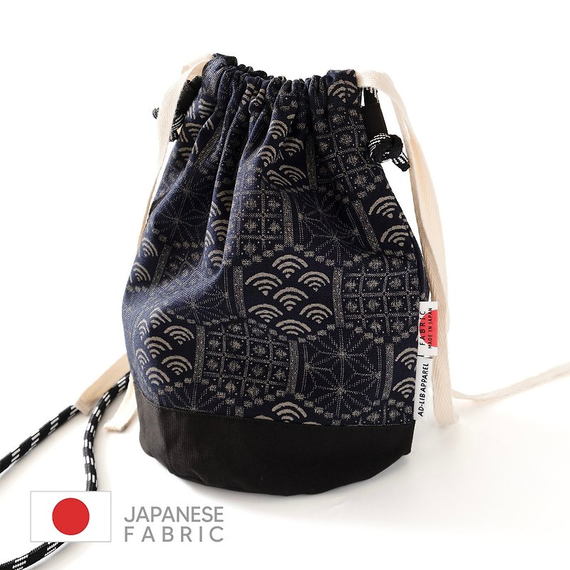 【日本布】日本传统图案索绳小袋 (YB474) - 侧背包/斜挎包 - 棉．麻 黑色