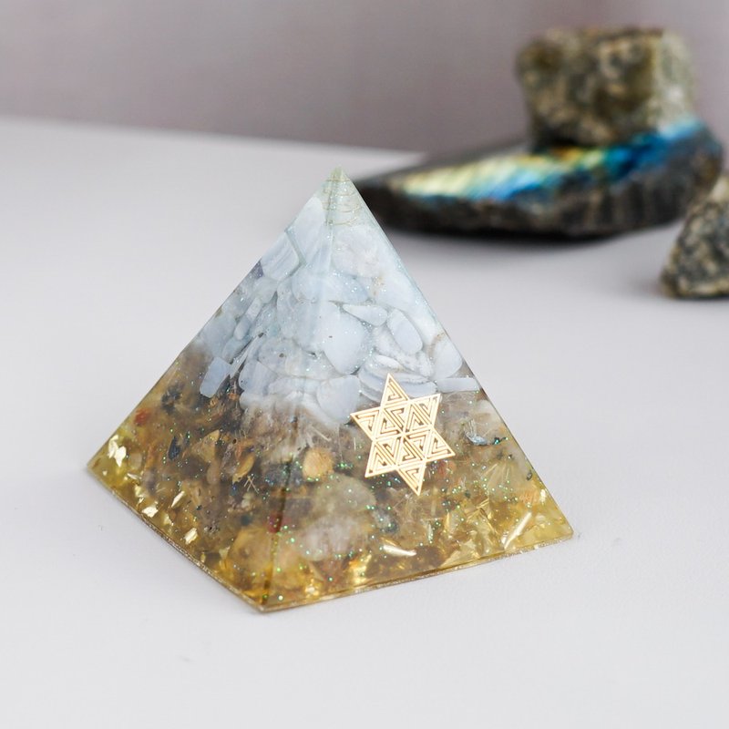 预订【蓝玉髓、金发晶】奥根水晶能量金字塔Orgonite 6x6 cm - 摆饰 - 水晶 多色