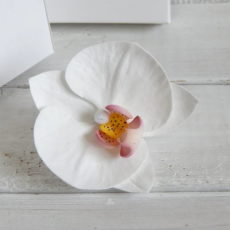 Orchid jewelry gifts Flower hair clip Beach wedding hair pin Tropical party gift - 发饰 - 其他材质 白色