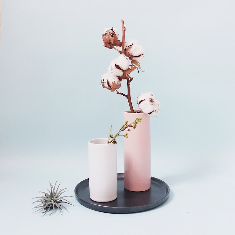 简约北欧风花器－Straight Cylinder M 嫩粉色 - 花瓶/陶器 - 瓷 粉红色