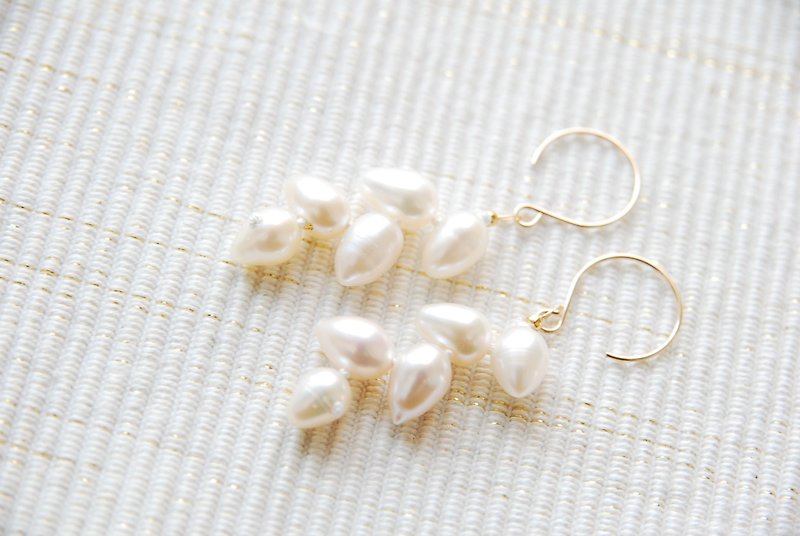 白い木の実のピアス１４kgf - 耳环/耳夹 - 宝石 白色