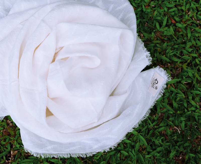 white with weaving texture 145X145cm square linen scarf / Unisex / BLANKET SCARF - 丝巾 - 亚麻 白色