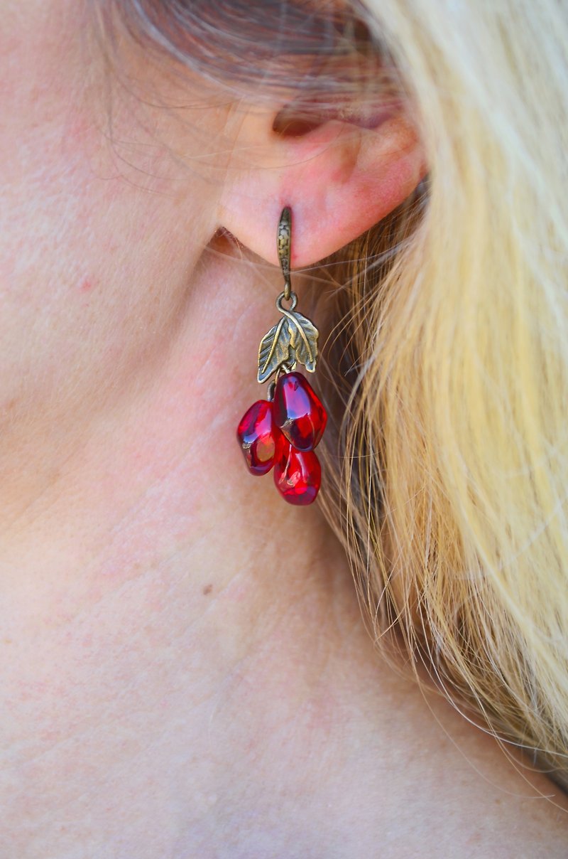 玻璃 耳环/耳夹 红色 - Dainty Pomegranate 耳环 青铜钩 水果耳环 个性耳环