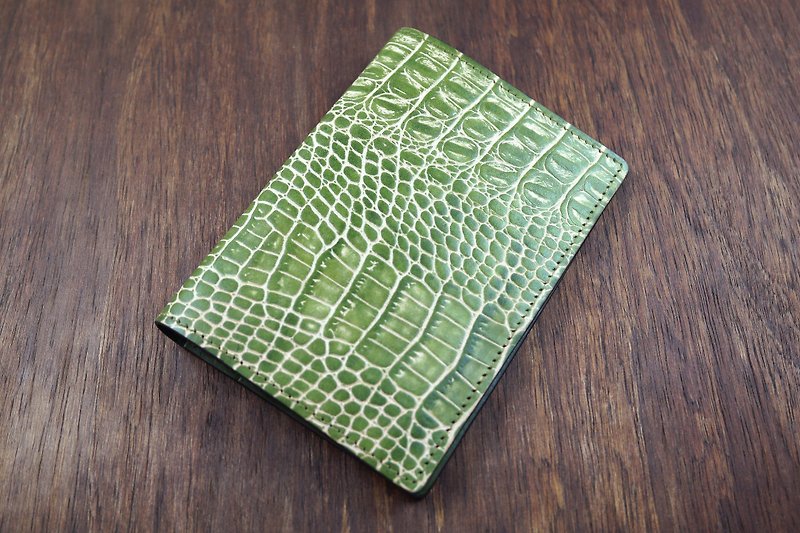 APEE皮手工~护照夹~鳄鱼皮纹渐层墨绿 - 护照夹/护照套 - 真皮 绿色