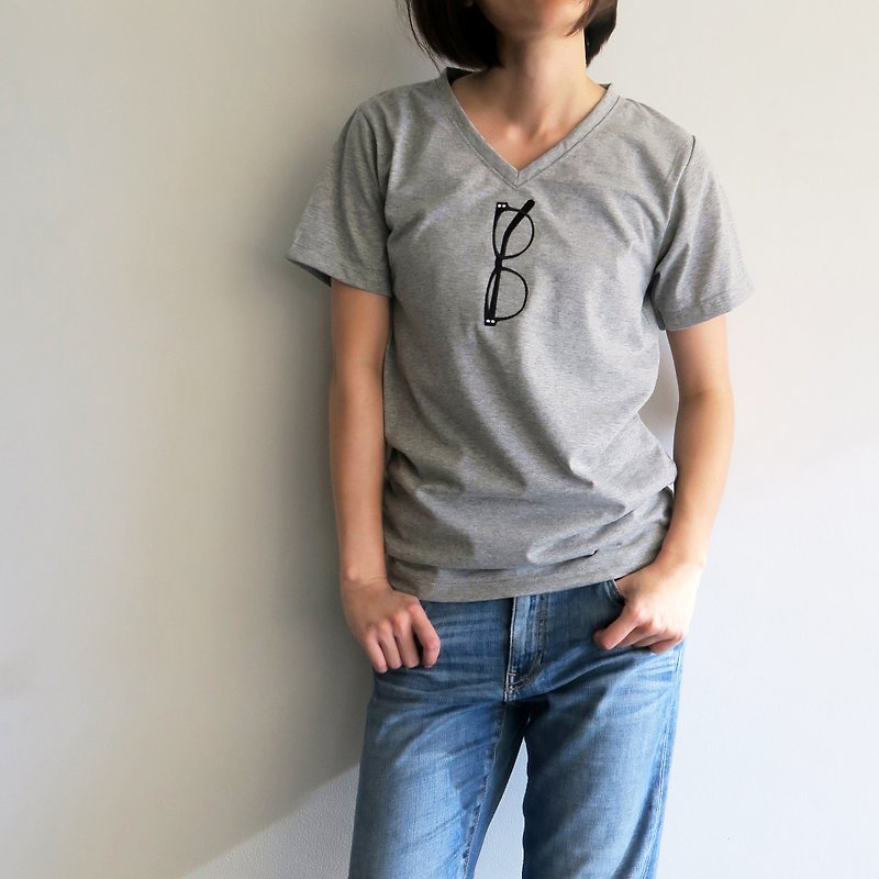 メガネ刺繍 Tシャツ - グレー - 中性连帽卫衣/T 恤 - 棉．麻 灰色