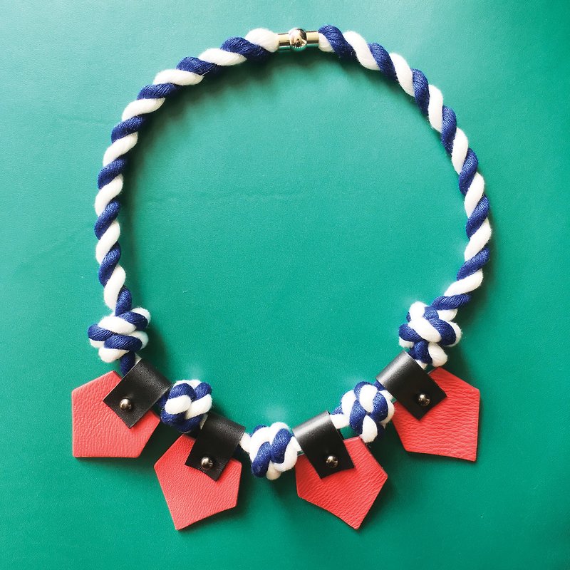 Sonniewing 钻石形绳带皮革颈链 (最后一色) - 颈链 - 真皮 红色