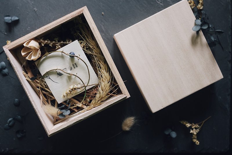 木盒包装连干花 - 包装材料 - 木头 