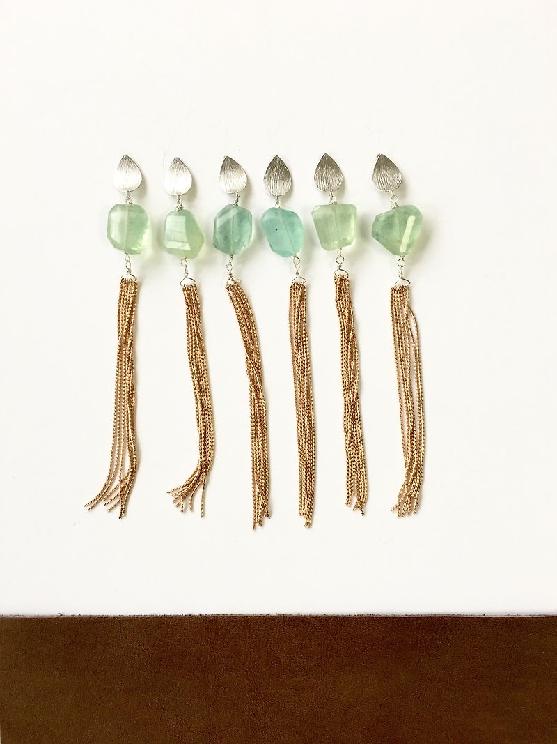 Fluorite Long tassel and leaf earring - 耳环/耳夹 - 石头 绿色