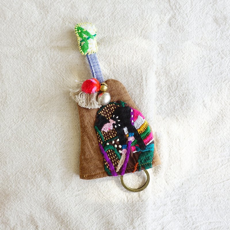 DUNIA handmade /农家乐 葫芦型钥匙套/ Hmong embroidered key cover - 收割 - 钥匙链/钥匙包 - 棉．麻 咖啡色