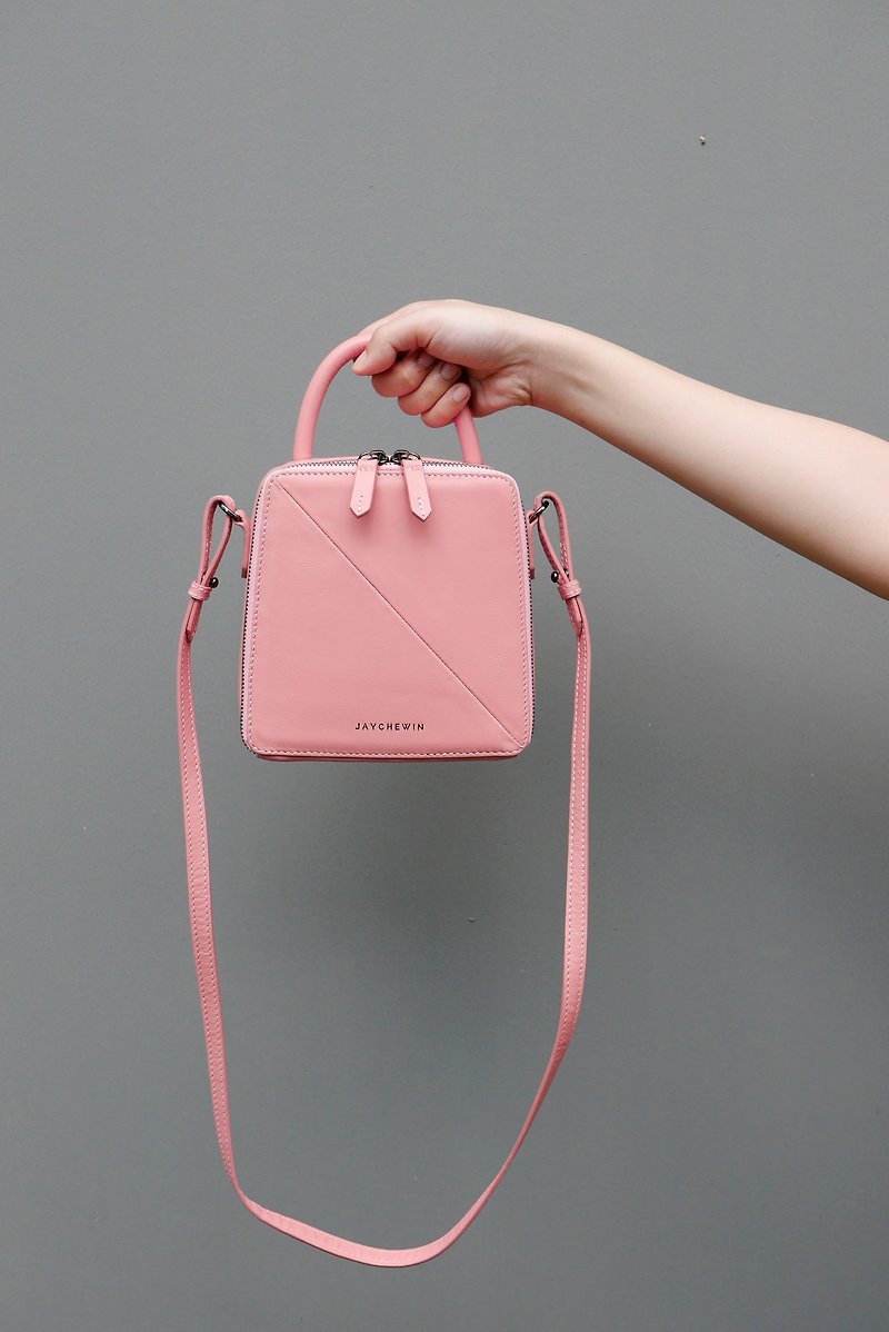 Butter Crossbody Bag in Cottoncandy Pink - 后背包/双肩包 - 真皮 粉红色