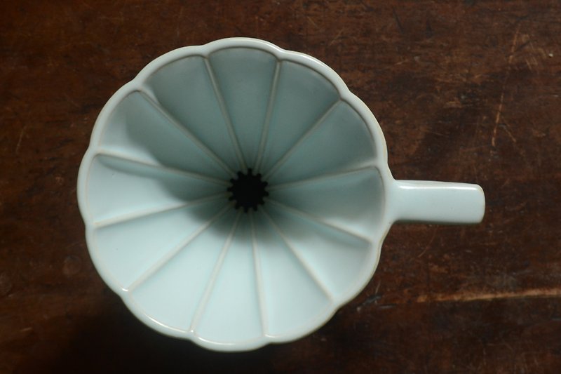 -湖水蓝菊型长肋滤杯01款 手冲滤杯 咖啡滤杯 咖啡滤器 - 咖啡壶/周边 - 陶 蓝色