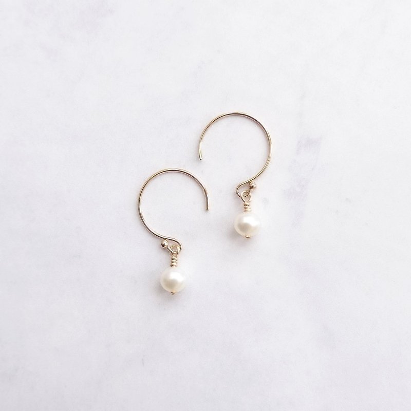 极简小巧淡水珍珠 14K GF 包金耳环 - 耳环/耳夹 - 珍珠 白色