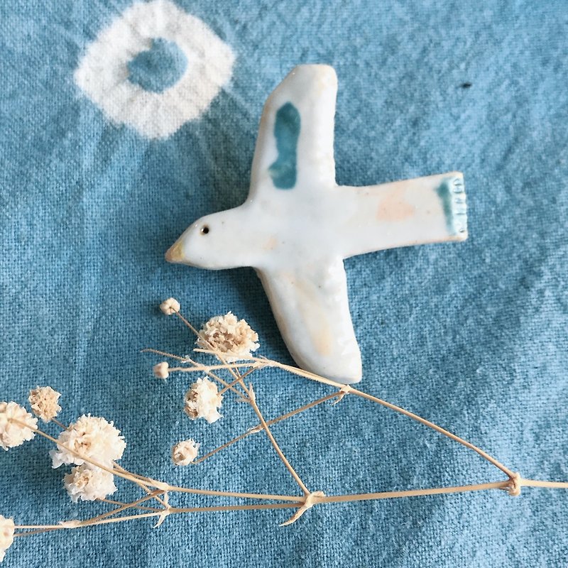 seagull 5 / ceramic brooch / handmade - 胸针 - 陶 
