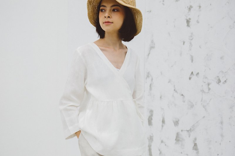 Linen Wrap top with Long sleeves in White - 女装上衣 - 棉．麻 白色