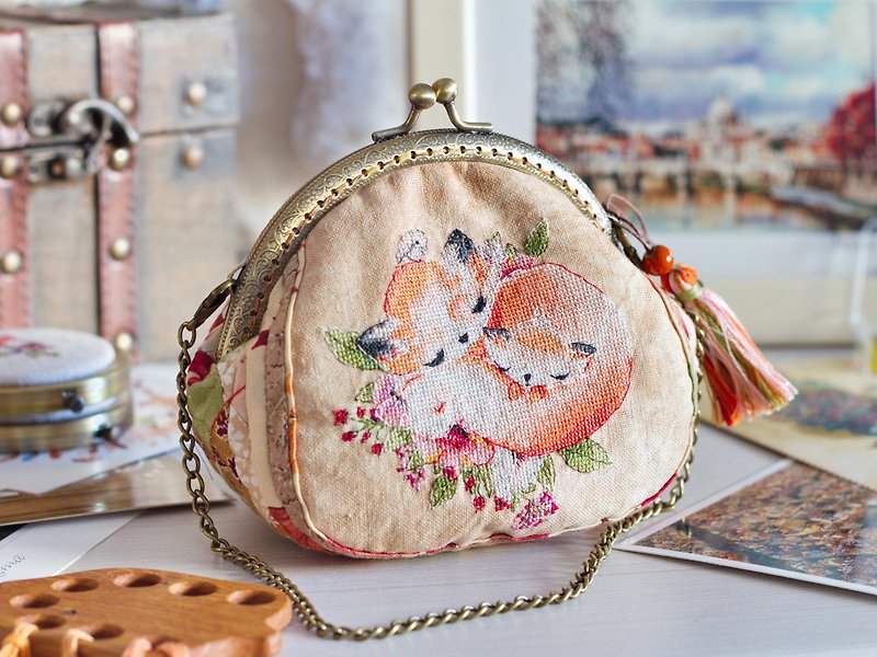 Handmade quilted pouch, purse with cute Foxies micro cross stitching - 化妆包/杂物包 - 环保材料 橘色