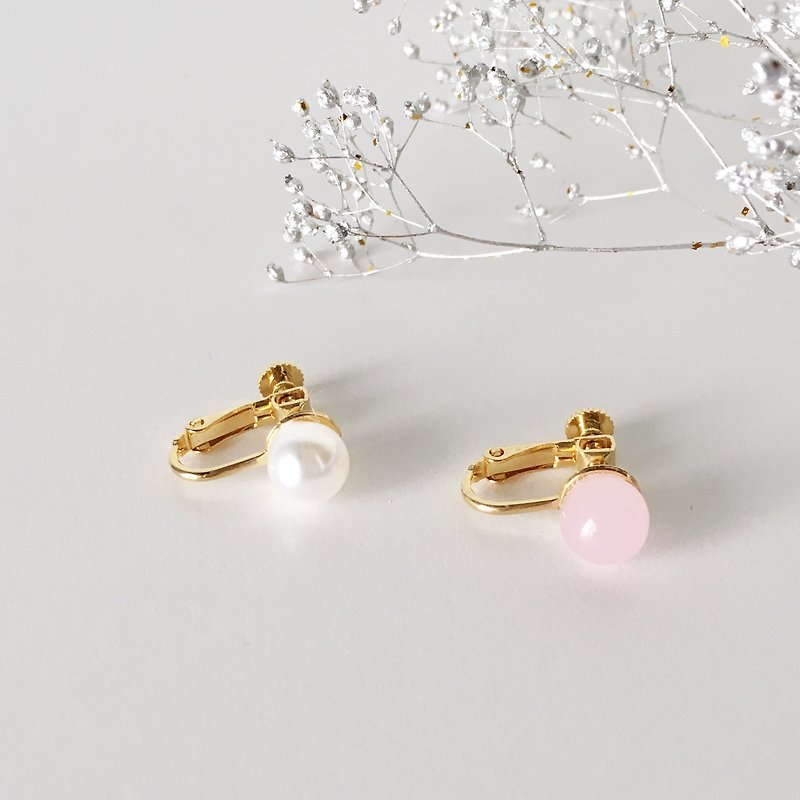 White and Pinkの一粒イヤリング - 耳环/耳夹 - 塑料 粉红色