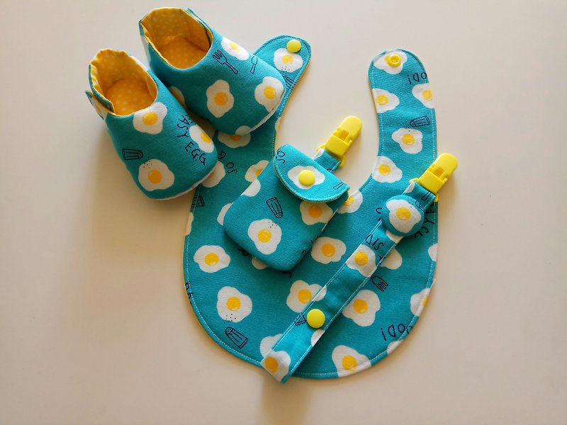 <蓝> 荷包蛋弥月礼物 婴儿鞋+围兜+平安符袋+奶嘴夹 - 满月礼盒 - 棉．麻 蓝色