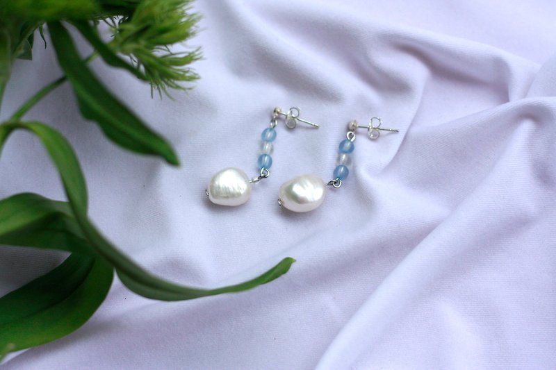 优雅珍珠蓝白耳环 -925纯银耳针 - 耳环/耳夹 - 宝石 白色