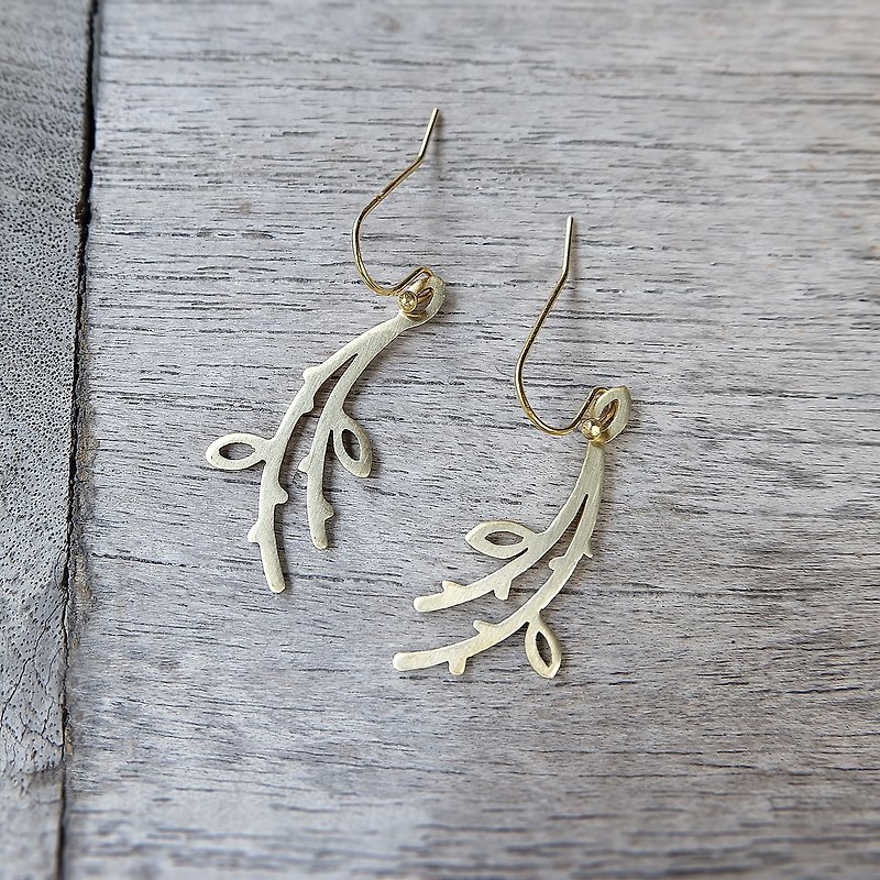 Willow branch earrings (brass hand made) - 耳环/耳夹 - 铜/黄铜 金色